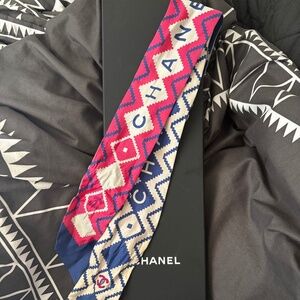 Chanel versatile head scarf